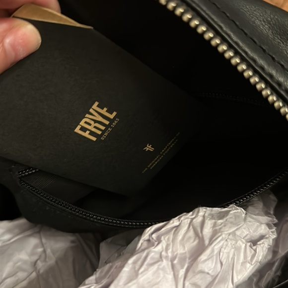 New with tags Frye blk zip handbag - Picture 9 of 15